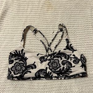 Lululemon sports bra - size 6